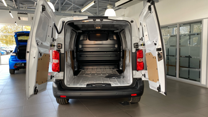 Peugeot Expert E-Standard 1000 100kW 75kWh Professional Premium + Van Auto - Image 4